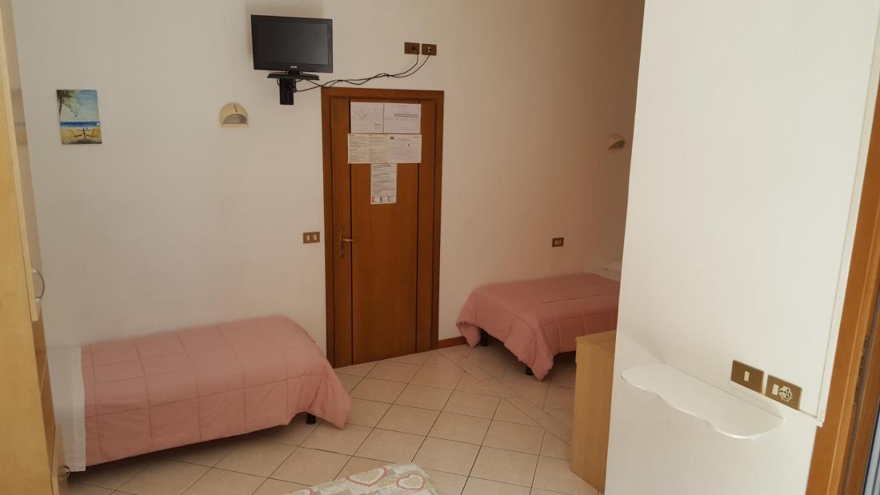 Hotel Canova Lido di Jesolo Buitenkant foto